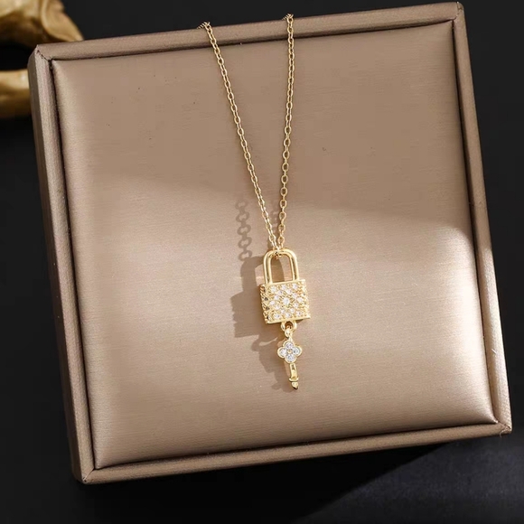 18K Gold "Unlock My Heart" Luxury Inspired Necklace - Picture 10 of 12